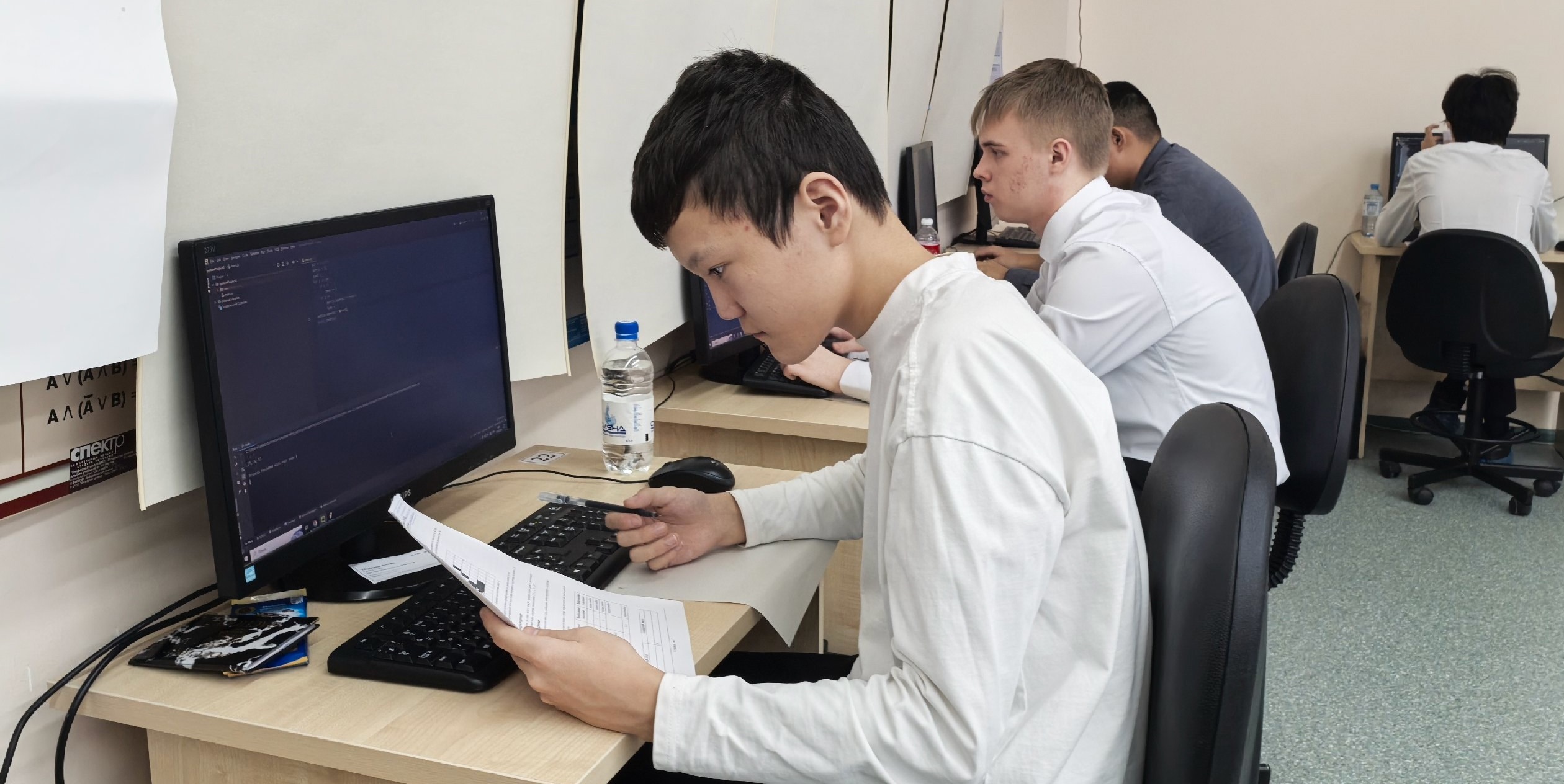 На базе Калмыцкой этнокультурной гимназии им. Зая-Пандиты проходит региональный этап всероссийской олимпиады школьников по информатике